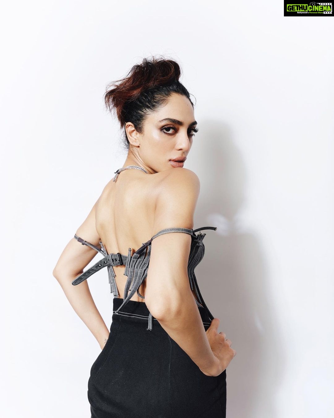 Sobhita Dhulipala Instagram - Felicitated with ‘Trendsetter of the year’ at the @graziaindia Millennial awards 2023. Wowzers. Thank you. #StayCurious #StayTrue
