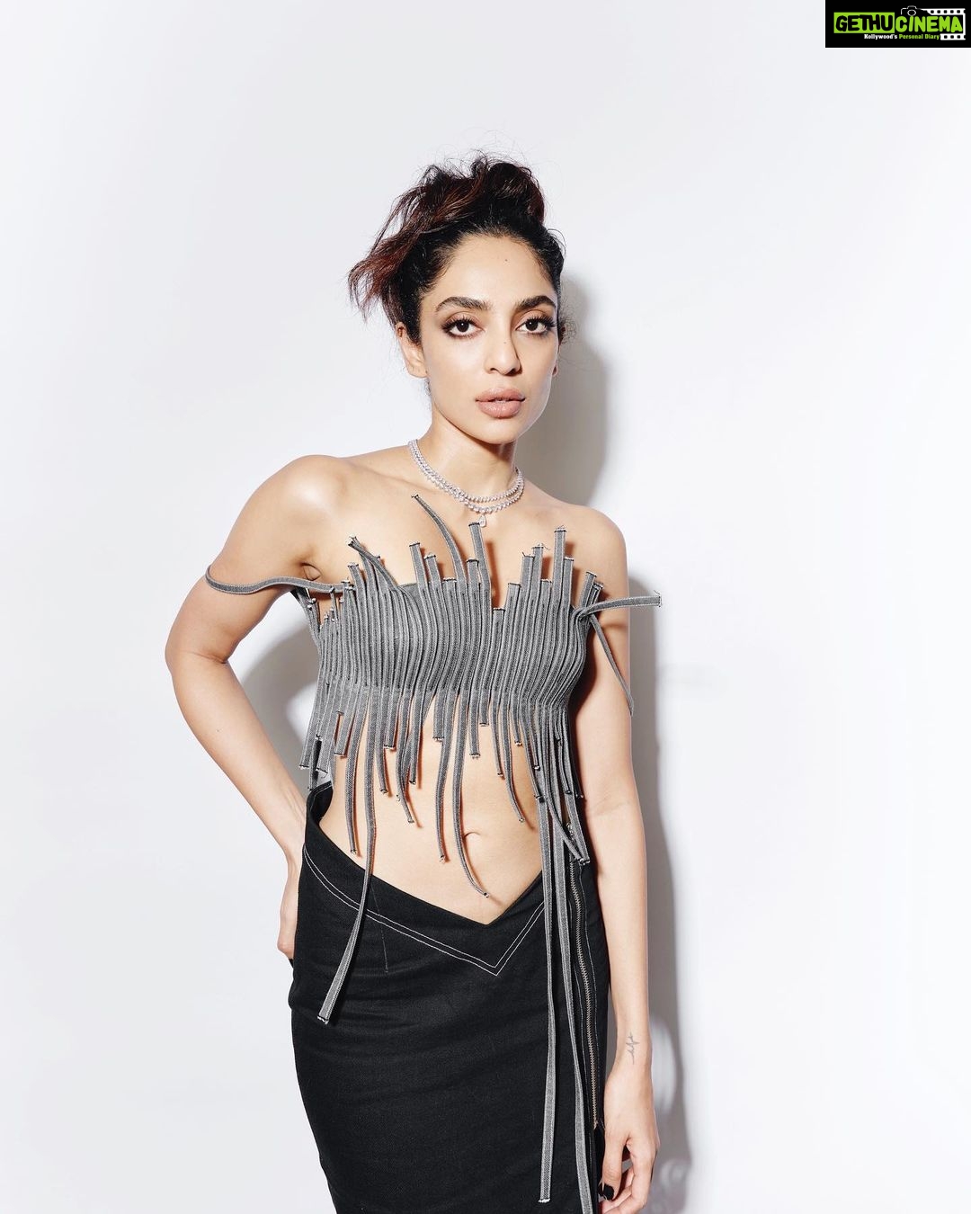 Sobhita Dhulipala Instagram - Felicitated with ‘Trendsetter of the year’ at the @graziaindia Millennial awards 2023. Wowzers. Thank you. #StayCurious #StayTrue