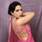 Sobhita Dhulipala Instagram – ‘Versatile actor of the year’ 
This really is a win for female characters written with depth and dimension. Characters like Tara that are so full of life and charge. ❤️
Inspired. Grateful. Beaming.
Thank you for making a special year, special-er! @globalspaindia 

.
Saree : @toraniofficial 
Jewels : @orrajewellery 
Photographs : @mourya 
Hair and makeup : @shraddhamishra8 
Style : @beezsharma