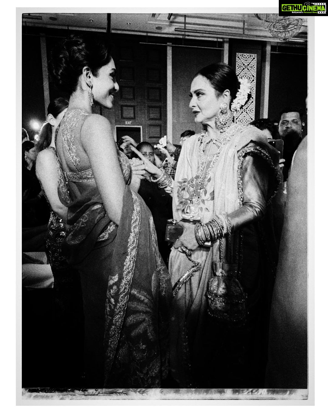 Sobhita Dhulipala Instagram - ‘Versatile actor of the year’ This really is a win for female characters written with depth and dimension. Characters like Tara that are so full of life and charge. ❤️ Inspired. Grateful. Beaming. Thank you for making a special year, special-er! @globalspaindia . Saree : @toraniofficial Jewels : @orrajewellery Photographs : @mourya Hair and makeup : @shraddhamishra8 Style : @beezsharma