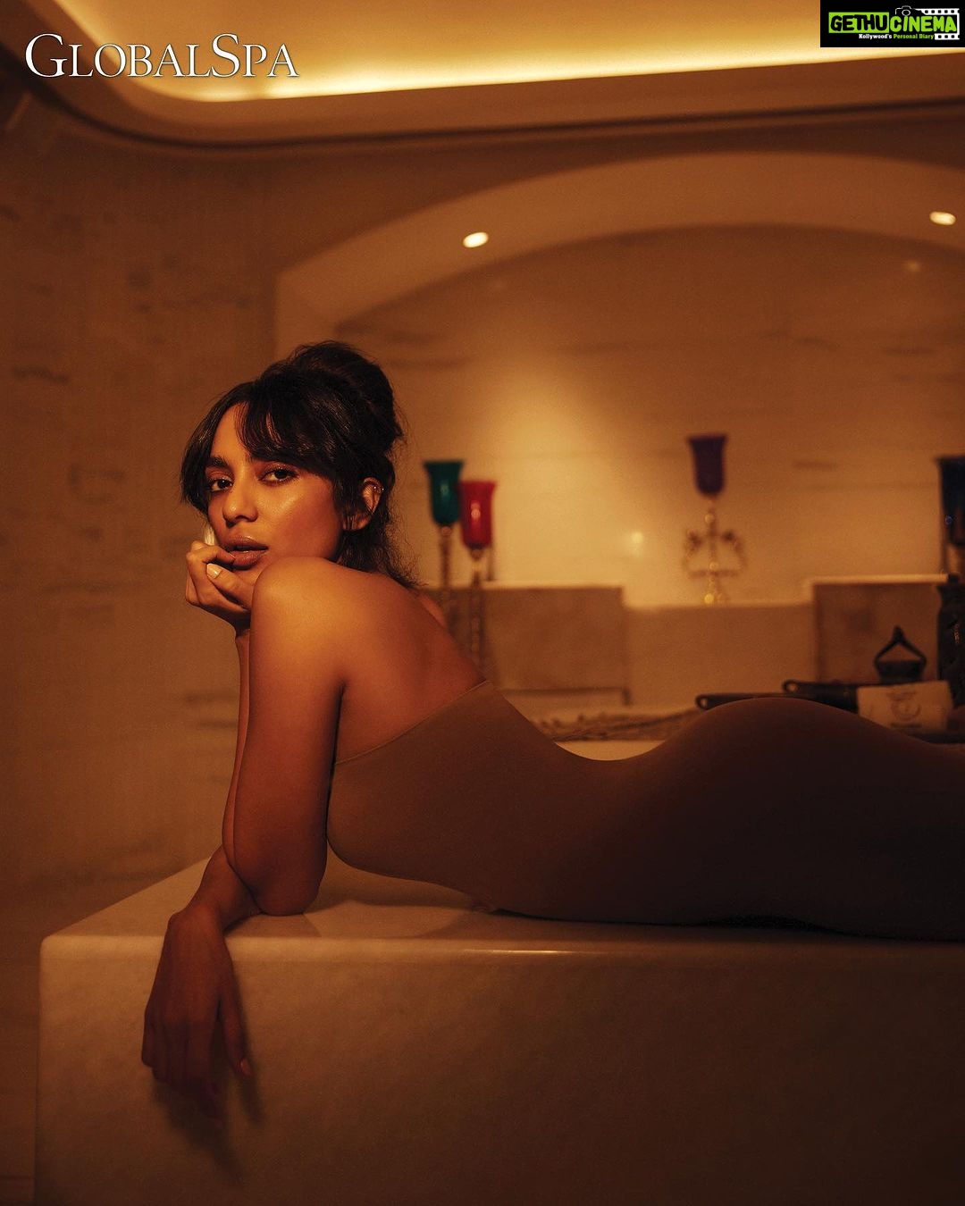 Sobhita Dhulipala Instagram - Inside images from my cover for @globalspaindia 🩶 Chief Editor - Parineeta Sethi (@parineetasethi ) Interview -Princy Jain( @peoplebazaar ) Produced by - Maximus Collabs (@maximus_collabs_ ) Stylist - Namita Alexander (@namitaalexander ) Shot by - Sasha Jairam (@sashajairam ) Hmu - Florian Hurel (@florianhurel ) Jewellery - Star Jewellery (@starjewellery.india ) Location - Taj Mahal Mumbai (@tajmahalmumbai ) Artist - Spice Social (@spicesocial )