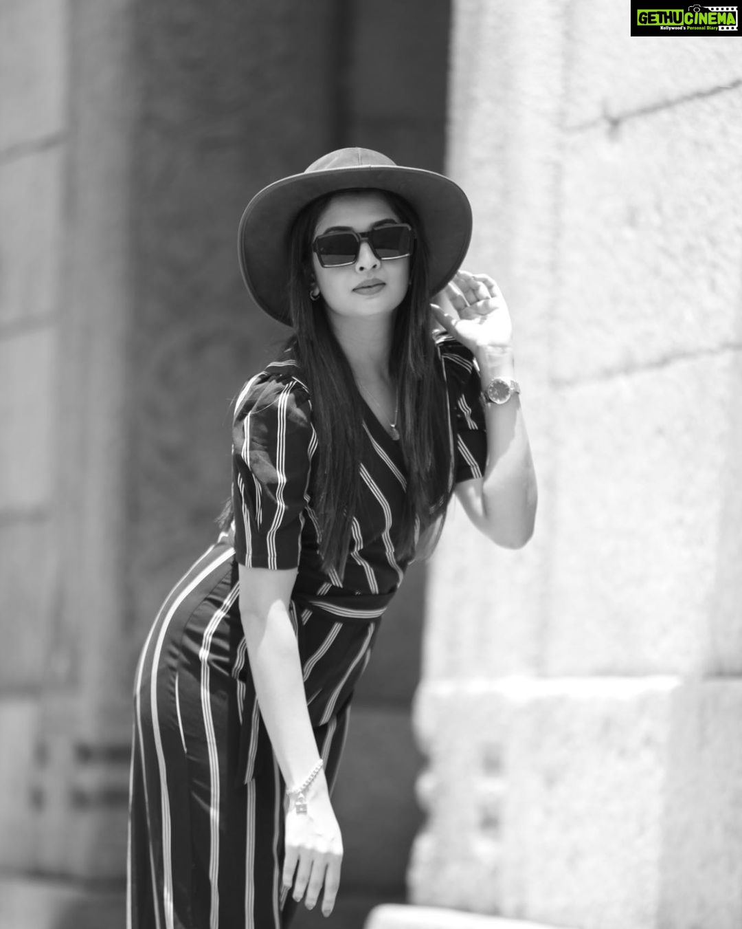 Sonal Monteiro Instagram - Margret lover of Ramachari 🎬 Clicked by @praveen_skylamp Hair- @makeover_by_praveen Mua - @ganesh_makeover Ast by @_karthi_0_7 #margret #shooting #chitradurga #northkarnataka #uttarkarnataka #sandalwood #blackandwhite #instadaily Chitradurga Fort