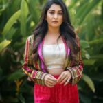 Sonal Monteiro Instagram - oh my magic light #nofilters Like you've always see me @sonal_monteiro_official Jewellery- @ganesh makeover Makeup- @ganeshmakeover Hair- @makeover_by_praveen Magically clicked by @the_eyecapture Ast by @_karthi_0_7 Location -@shoot in.official. #sonalmnonteiro #sareelove #traditionalwear #ethnicwear #jewellery #bridesofinstagram #sareedraping #saree #kannada #kannadathi #sandalwood #bridesofbangalore #kannadaactress #sandalwood #kannada Shoot_in.official
