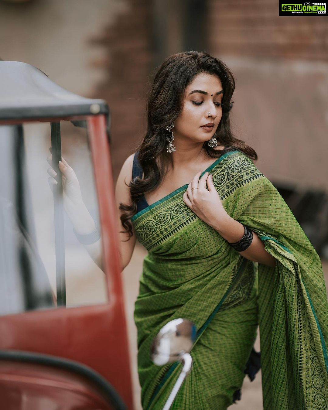 Sonal Monteiro Instagram - ποΈ Wearing @arulaa_by_rashmianooprao πβ€οΈ Photography - @portrait_by_acchu Hair - @amhair_creater009 Location - @destino_the @raamtheja @_karthi_0_7 @sachin_darshan_pare #sonalmonteiro #exclusivephotography #themeparkphotography The Destino 4.0