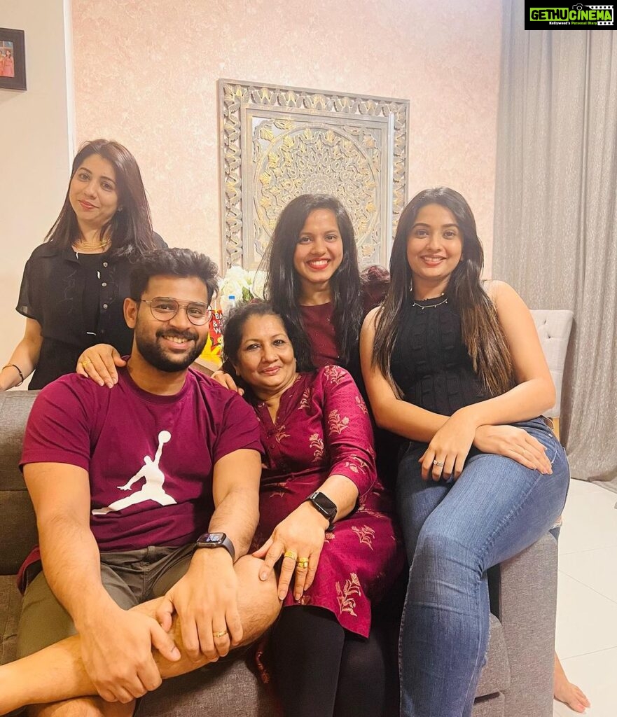Sonal Monteiro Instagram - Extremely happy when sonal came to see Zion🥰 cousins meet after long time 🫰🏻 cherished every moment with @lita.monteiro.3 aunty , @sonal_monteiro_official @sharonmonteiro1985 @sonali_kamath @mrugesh.poojary @lonewolf_forlife Akoya Oxygen by Damac