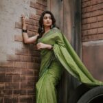 Sonal Monteiro Instagram - 💚Queen… @sonal_monteiro_official Cinematography- @stories_by_minchu Costume @arulaa_by_rashmianooprao Hair - @amhair_creater009 Location - @destino_the @raamtheja @_karthi_0_7 @sachin_darshan_pare