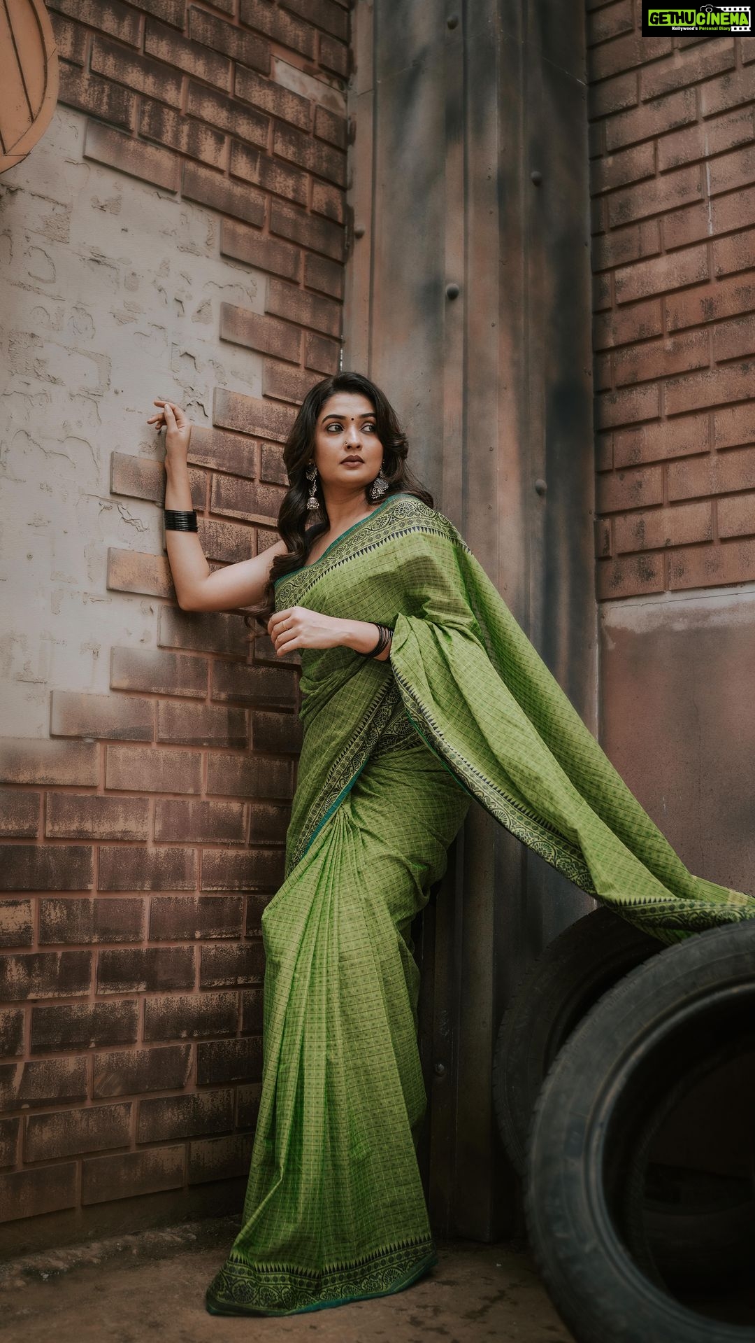 Sonal Monteiro Instagram - 💚Queen… @sonal_monteiro_official Cinematography- @stories_by_minchu Costume @arulaa_by_rashmianooprao Hair - @amhair_creater009 Location - @destino_the @raamtheja @_karthi_0_7 @sachin_darshan_pare