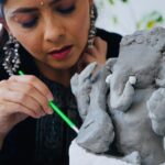 Sonalee Kulkarni Instagram – यंदा गणेशोत्सव खूप भावनिक आहे आणि 
यंदा ची मूर्ती खूप खास आहे … 
का आणि कोणती …? 
ते पाहण्यासाठी नक्की SUBSCRIBE 
करा माझ्या YOU TUBE चैनल ला. 
LINK IN BIO. 

#sonaleekulkarni @youtube @youtubeindia #youtube 

Filming, Production skills & Editing : @akhilkulkarni_gg 
@manoj___halande 
Managed by @aanurag3 @_its_just_shital_