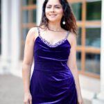 Sonalee Kulkarni Instagram – My kinda #mondayblues and #sunshine 🧿

#sonaleekulkarni #blue #monday
Photographer @suraj_sb__ 
Outfit  @rashmi.s_the_rental_boutique
