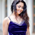 Sonalee Kulkarni Instagram – My kinda #mondayblues and #sunshine 🧿

#sonaleekulkarni #blue #monday
Photographer @suraj_sb__ 
Outfit  @rashmi.s_the_rental_boutique