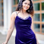 Sonalee Kulkarni Instagram - My kinda #mondayblues and #sunshine 🧿 #sonaleekulkarni #blue #monday Photographer @suraj_sb__ Outfit @rashmi.s_the_rental_boutique