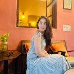 Sonalee Kulkarni Instagram – कत्थई आँखों वाली एक लड़की… 
एक ही बात पर बिगड़ती है 🫣

#sonaleekulkarni #candids 
#weekendspecial #sunday 
#mood #ladki #filmy #love 
#srk #fan #romantic #crazy