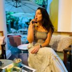 Sonalee Kulkarni Instagram – कत्थई आँखों वाली एक लड़की… 
एक ही बात पर बिगड़ती है 🫣

#sonaleekulkarni #candids 
#weekendspecial #sunday 
#mood #ladki #filmy #love 
#srk #fan #romantic #crazy