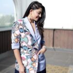 Sonalee Kulkarni Instagram – श्रावणाचं ऊन 🩵💙🤍

Styled by @sshorewala 
Blazer by @ravneetkaurunzan 
Photographer @suraj_sb__ 
#sonaleekulkarni #marathimulgi 
#pants #pantsuit #blue #blazer