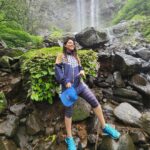 Sonalee Kulkarni Instagram – NEW EPISODE is OUT NOW 
to watch go to the LINK IN BIO 

पुन्हा पाऊस पडू लागताच 🌧️
मी या मान्सून ट्रेकला जायचं ठरवलं 💦
#sahyadri च्या कुशीत लपलेल्या या रत्नांचा शोध घेण्यासाठी (धबधबे )💧

As it starts to rain again, I decided to go a must monsoon trek 🌧️ to discover hidden gems ( #waterfalls ) of #sahyadri #pune #maharashtra #tamhinighat with @trekkaroindia and my friends! 

#newepisode #youtube #sonaleekulkarni #atulkulkarni #aashaykulkarni #shashanksane #dattajadhav #trek ताम्हिणी घाट, निसर्ग सौंदर्य, धबधबे आणी बरेच काही.
