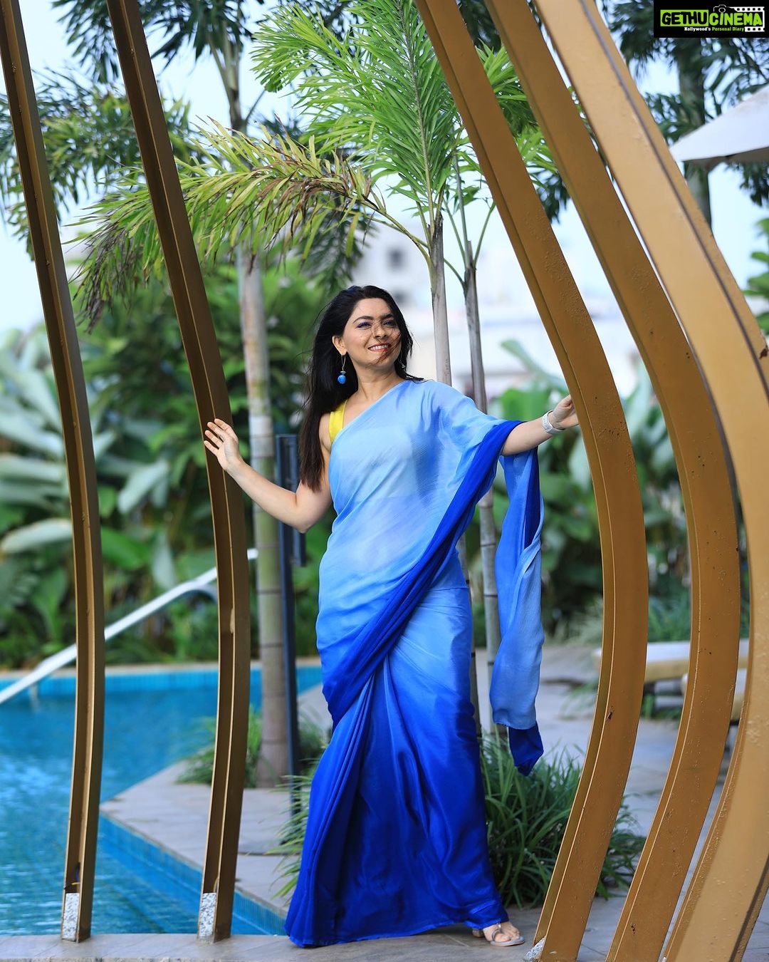 Sonalee Kulkarni Instagram - 🦋 Stylist @sshorewala Outfit @hopeandfaith_arts Location @radissonbluhotelspanashik #sonaleekulkarni #blue #marathimulgi #indian #traditional #sareelove #sari #instagram #instagood #instastyle