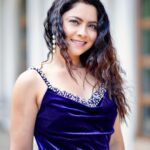 Sonalee Kulkarni Instagram – My kinda #mondayblues and #sunshine 🧿

#sonaleekulkarni #blue #monday
Photographer @suraj_sb__ 
Outfit  @rashmi.s_the_rental_boutique