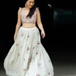 Sonalee Kulkarni Instagram - 🌸 Sunday love 💕 #sonaleekulkarni #saregamalittlechamps Outfit @labelyogitakadam Photographer @sanjaymandre