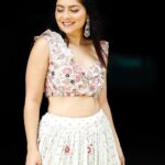 Sonalee Kulkarni Instagram - 🪷 सा रे गा म पा ध नी सा … 🎶 #sonaleekulkarni #whitemagic #yogitakadam #label for #saregamalilchamps Outfit @labelyogitakadam Photographer @sanjaymandre