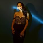 Sonalee Kulkarni Instagram – When the fire inside you burns brighter than the fire around you 🔥 

Stylist @sshorewala
Photogrpher @robotboy2400
MHUA @m.u.a_pradnya 
Outfit @aciddresses
Assist Designer @designerkaran88
Location @ssfashionstudiobyshrreeya #sonaleekulkarni #blacklady #fire #womaninblack #newphotoshoot SS Fashion Studio by Shrreeya Shorewala sshorewala