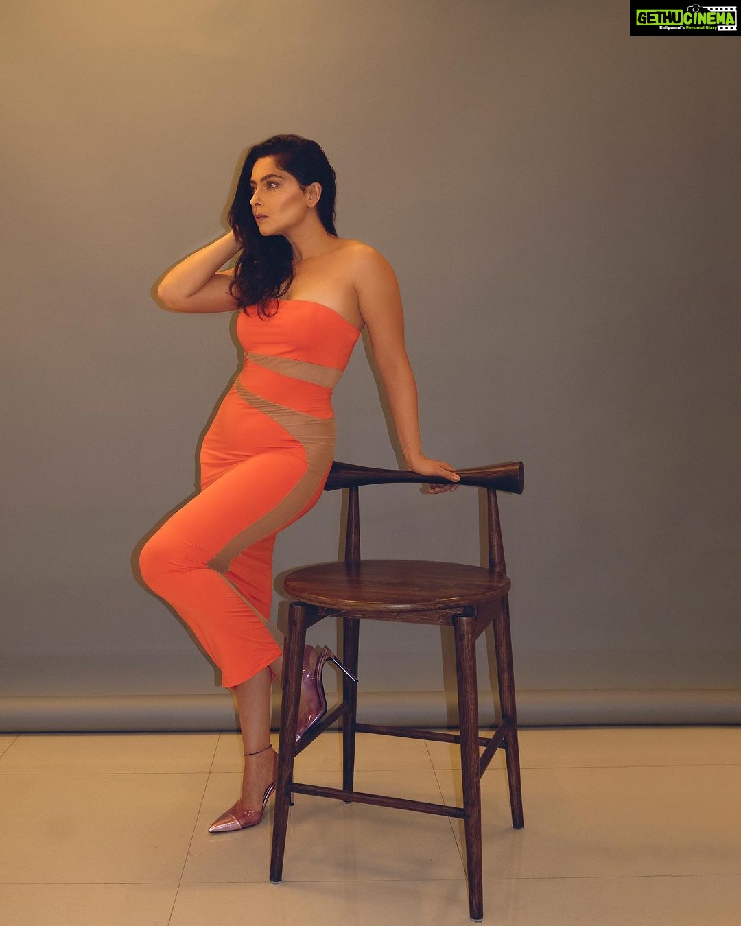 Sonalee Kulkarni Instagram - ☄️ #newme #sonaleekulkarni Stylist @sshorewala Photogrpher @robotboy2400 MHUA @m.u.a_pradnya Outfit @aciddresses Assist Designer @designerkaran88 Location @ssfashionstudiobyshrreeya