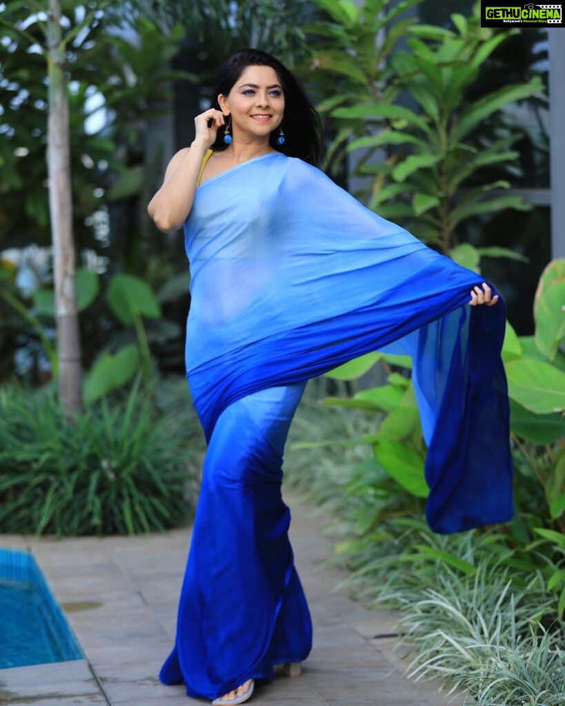 Sonalee Kulkarni Instagram - 🦋 Stylist @sshorewala Outfit @hopeandfaith_arts Location @radissonbluhotelspanashik #sonaleekulkarni #blue #marathimulgi #indian #traditional #sareelove #sari #instagram #instagood #instastyle