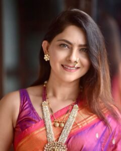 Sonalee Kulkarni Instagram - For गणेशोत्सव 2023 🩷

#sonaleekulkarni #marathimulgi #ganeshotsav #ganeshchaturthi #paithani #nath #majhabappa 
#ganpatibappamorya #bappa 
#photography @saneshashank