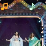 Sonalee Kulkarni Instagram - Slow motion मध्ये lip sync कसं करावं ??? Well this is the final video, to know the technique GO TO THE LINK IN MY BIO - YOU TUBE CHANNEL #sonaleekulkarni #phulawakhamkar #choreographer #dancer #slowmotion #highspeed #dance #love