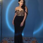 Sonalee Kulkarni Instagram – When the fire inside you burns brighter than the fire around you 🔥 

Stylist @sshorewala
Photogrpher @robotboy2400
MHUA @m.u.a_pradnya 
Outfit @aciddresses
Assist Designer @designerkaran88
Location @ssfashionstudiobyshrreeya #sonaleekulkarni #blacklady #fire #womaninblack #newphotoshoot SS Fashion Studio by Shrreeya Shorewala sshorewala