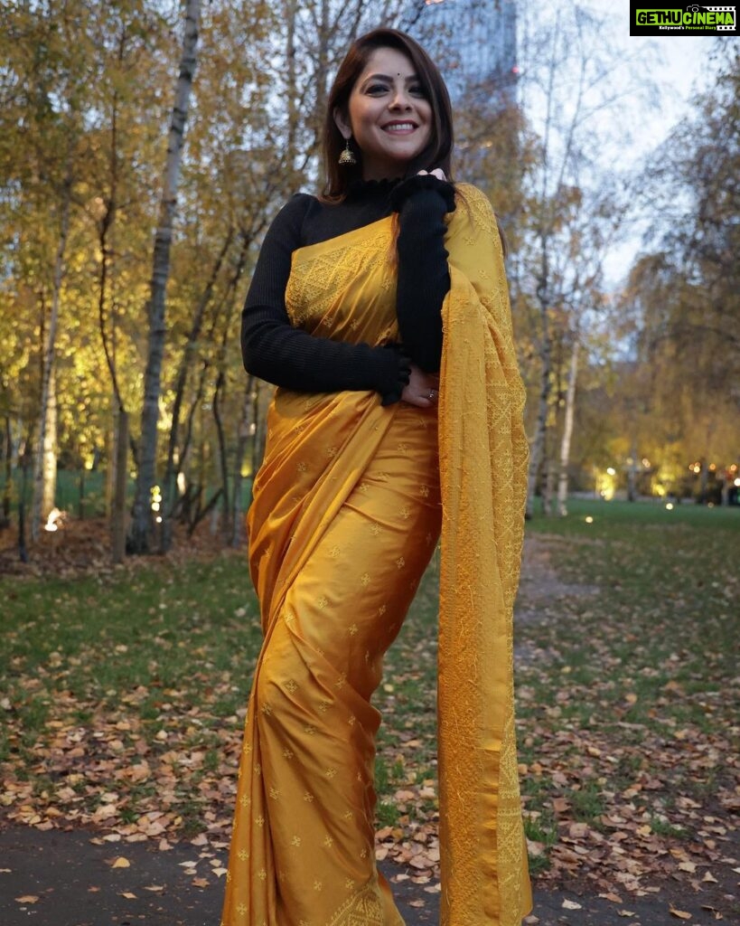 Sonalee Kulkarni Instagram - 💛 for🥻 #AnayaPandit from #DateBhet out soon on #AmazonPrimeVideo ! #sonaleekulkarni #yellow #sari #sarilove #saree #marathimulgi #marathi #cinema