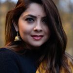 Sonalee Kulkarni Instagram – 💛 for🥻 

#AnayaPandit from #DateBhet
out soon on #AmazonPrimeVideo ! 

#sonaleekulkarni #yellow #sari #sarilove #saree #marathimulgi #marathi #cinema