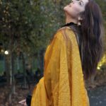Sonalee Kulkarni Instagram – 💛 for🥻 

#AnayaPandit from #DateBhet
out soon on #AmazonPrimeVideo ! 

#sonaleekulkarni #yellow #sari #sarilove #saree #marathimulgi #marathi #cinema