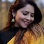 Sonalee Kulkarni Instagram – 💛 for🥻 

#AnayaPandit from #DateBhet
out soon on #AmazonPrimeVideo ! 

#sonaleekulkarni #yellow #sari #sarilove #saree #marathimulgi #marathi #cinema