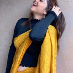 Sonalee Kulkarni Instagram - 💡Warm or Cool 🆒… what’s your take ? Swipe ➡️till 🔚 to choose your tone for #AnayaPandit 💡 #yellow or #blue #DateBhet out on @primevideoin soon! #sonaleekulkarni #yellow #sari #sarilove #saree #marathimulgi #marathi #cinema