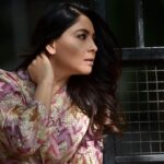 Sonalee Kulkarni Instagram – ज़िंदगी मेरी तुम्हारी यादों से ही चलती है, 
तभी तो अक्सर रातें भी मेरी, 
तुम्हारी यादों में कटा करती है।
कल की रात के बारे में ही सुनो मुझसे, 
यादों में तेरी कब सवेरा हुआ ये पता ना चला मुझे। 

Outfit – @futarichhori 
Hair @tothenines_salon 
Makeup by – @shrutisharma1002 
Location – @tothenines_salon
Photographer –  @saneshashank 

#sonaleekulkarni #marathimulgi
instagram #instagood #comfort 
#style #fashion #favorite #cool