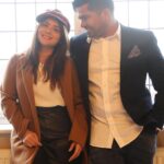 Sonalee Kulkarni Instagram – तर हा आहे #Rohan … 
दिसायला गप्पू… बोलायला पप्पू… 
blazer tie खाली घालतो कधी बॅाक्सर, कधी कधी पॅन्ट! 
राहतो #london ला, 
बघतो #tomandjerry 

नाही नाही, यात काहीच यमक जुळत नाहीये…. 
आमचंही तसंच होणारे का?
की नाही, जुळतील आमचे सूर? 

What do you think ? 
माझ्या साठी हा कसा असेल ? London, United Kingdom