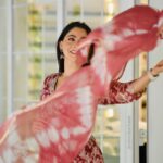 Sonalee Kulkarni Instagram - पांव रुके ना किसीके रोके टोके ओके ये तो चलेंगे, नच लेंगे… यहाँ वहा जहा तहा कहा कहा Outfit - @futarichhori Hair @tothenines_salon Makeup by - @shrutisharma_mua Location - @tothenines_salon Photographer - @saneshashank #sonaleekulkarni #instagram #instagood #style #marathimulgi