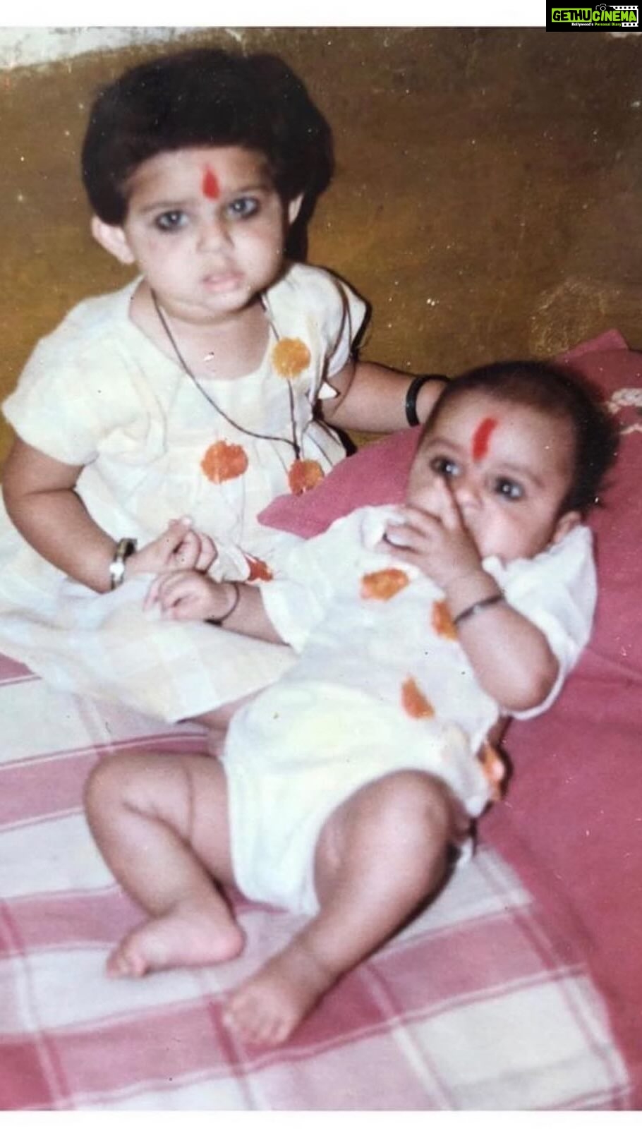 Sonalee Kulkarni Instagram - Happy rakshabandhan to all the sisters and their brothers ๐ธ Showcasing my talented brotherโs skills ๐ค while hoping this is not the only gift ๐ for today ๐ #atulkulkarni #sonaleekulkarni #rakhi #rakshabandhan #love #brother #sister #siblings #bond #talented