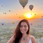 Sonalee Kulkarni Instagram - #postcards from #cappadocia One of the most magical sunrises I’ve seen! Dream come true in landscape mode ! #sonaleekulkarni #cappadocia #birthdaytrip #bucketlist #birthdaypact with @kb_keno turkey #kapadokya #traveller Cappadocia / Kapadokya