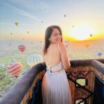 Sonalee Kulkarni Instagram - Bucket list ✔️ and how 🎈 #sonaleekulkarni #cappadocia #birthdaytrip #bucketlist #birthdaypact with @kb_keno #turkey #kapadokya #traveller Cappadocia / Kapadokya