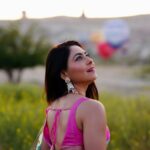 Sonalee Kulkarni Instagram - Living a dream in high definition 🧿 #turkey #hotairballoon 🎈 #cappadocia #kapadokya #birthdaypact #birthdaymonth #sonaleekulkarni #marathimulgi Cappadocia/Turkey