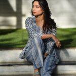Sonalee Kulkarni Instagram – तेरा इश्क़ ही शायद ‘रंग-अंधा’ है….♥️

‘लाल’ की जगह मुझे ‘नीला’ कर गया……🩵

यह आसमां आज मेरे ज़हन के रंग से क्यूँ रंगा है…🤔

Outfit – @futarichhori 
Hair – @tothenines_salon 
Makeup by – @shrutisharma1002 
Location – @tothenines_salon
Photographer –  @saneshashank 

#sonaleekulkarni #instagram #instagood #blue #mondayblues #style #marathimulgi #new To the Nines
