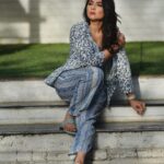 Sonalee Kulkarni Instagram – तेरा इश्क़ ही शायद ‘रंग-अंधा’ है….♥️

‘लाल’ की जगह मुझे ‘नीला’ कर गया……🩵

यह आसमां आज मेरे ज़हन के रंग से क्यूँ रंगा है…🤔

Outfit – @futarichhori 
Hair – @tothenines_salon 
Makeup by – @shrutisharma1002 
Location – @tothenines_salon
Photographer –  @saneshashank 

#sonaleekulkarni #instagram #instagood #blue #mondayblues #style #marathimulgi #new To the Nines