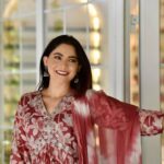 Sonalee Kulkarni Instagram - पांव रुके ना किसीके रोके टोके ओके ये तो चलेंगे, नच लेंगे… यहाँ वहा जहा तहा कहा कहा Outfit - @futarichhori Hair @tothenines_salon Makeup by - @shrutisharma_mua Location - @tothenines_salon Photographer - @saneshashank #sonaleekulkarni #instagram #instagood #style #marathimulgi