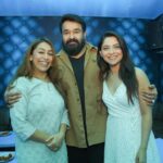 Sonalee Kulkarni Instagram - എന്റെ പുതിയ കുടുംബം 😇 Thank you @lijo_lebowski for making me a part of your world alongside the legend @mohanlal sir and such an amazing ensemble @danishsait @manoj__moses @katha_nandi @sanjana_chandran_ #hareeshperadi @tinu_pappachan @phulawa @madhuneelakandan Thank you @centuryfilms.in @johnandmary.creative @achubjohn @shibu_babyjohn #maxlab for this incredible journey🙏🏻 #sonaleekulkarni #malayalam #malayalamfilm #newmovie Chennai, India