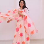 Sonalee Kulkarni Instagram - Looking back at the colours of summer 🌸 #sonaleekulkarni #floral #dress #marathimulgi #colours #bright #onsetofmonsoon #monsoon ☔️ आपलं पुणे