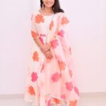 Sonalee Kulkarni Instagram - 🌸 simple simple हवी… Before we officially get into the monsoon season….let me spring some colours in your timeline! #sonaleekulkarni #floral #dress #marathimulgi #bholibhaliladki #simple #indian #flower #simplicity #bharatiyanari आपलं पुणे
