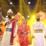 Sonalee Kulkarni Instagram - ३५० व्या शिवराज्याभिषेक सोहळ्याच्या शुभेच्छा! या निमित्ताने प्रस्तुत करत आहोत - प्लॅनेट मराठी प्रस्तुत 'मोगलमर्दिनी छत्रपती ताराराणी' चित्रपटातील कलाकार - छत्रपती शिवाजी महाराजांच्या भूमिकेत @meeswapnil 🚩 छत्रपती संभाजी महाराजांच्या भूमिकेत @sumeetpusavale_official 🚩 आणि छत्रपती राजाराम महाराजांच्या भूमिकेत @aashaykulkarni 🚩 @akshaybardapurkar @metalpowdergirl #PlanetMarathi #Filmfare #chatrapatitararani #Tararani #chatrapatishivajimaharaj #chatrapatisambhajimaharaj #shivrajyabhishek #Raigad