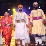 Sonalee Kulkarni Instagram - ३५० व्या शिवराज्याभिषेक सोहळ्याच्या शुभेच्छा! या निमित्ताने प्रस्तुत करत आहोत - प्लॅनेट मराठी प्रस्तुत 'मोगलमर्दिनी छत्रपती ताराराणी' चित्रपटातील कलाकार - छत्रपती शिवाजी महाराजांच्या भूमिकेत @meeswapnil 🚩 छत्रपती संभाजी महाराजांच्या भूमिकेत @sumeetpusavale_official 🚩 आणि छत्रपती राजाराम महाराजांच्या भूमिकेत @aashaykulkarni 🚩 @akshaybardapurkar @metalpowdergirl #PlanetMarathi #Filmfare #chatrapatitararani #Tararani #chatrapatishivajimaharaj #chatrapatisambhajimaharaj #shivrajyabhishek #Raigad