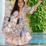 Sonalee Kulkarni Instagram - @amara_handcrafted got you a perfect Rakhi gift with a lucrative offer ! BUY 2 GET 1 FREE Choose your favourite handbag and order now.. 👜👛👝 #handbags #sonaleekulkarni #amarahandcrafted #bags #rakhi #rakshabandhan #gifts